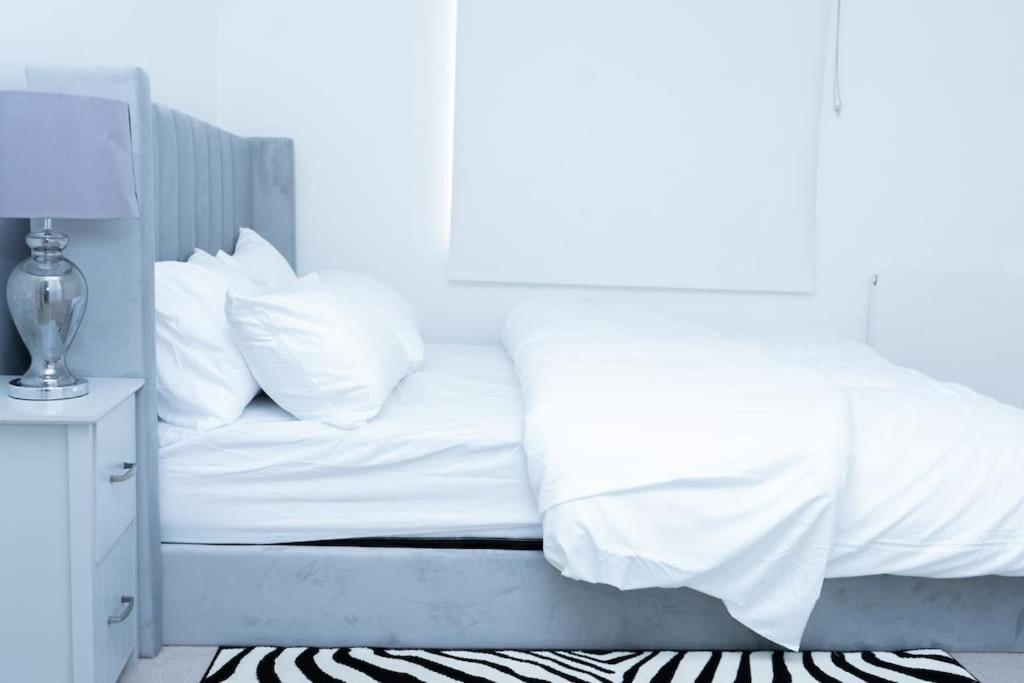 1 Bed Luxury Comfortable Apt Lägenhet *