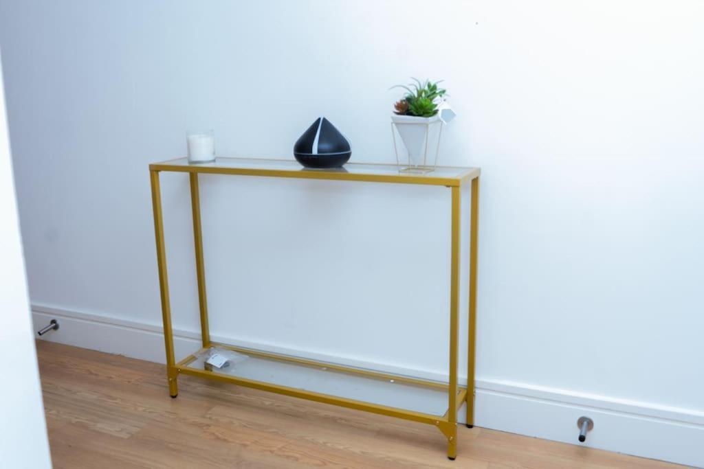 1 Bed Luxury Comfortable Apt Lägenhet London