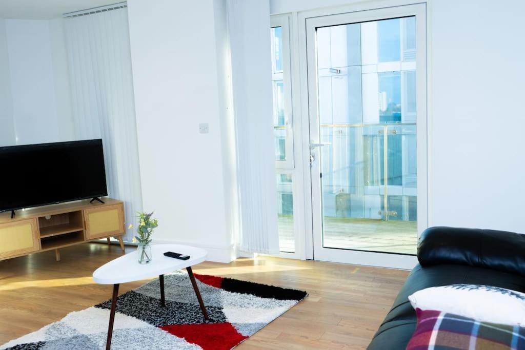 1 Bed Luxury Comfortable Apt Lägenhet London
