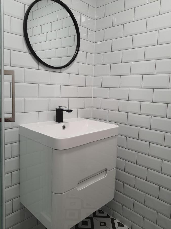 Large Bright With Kitchen Londra