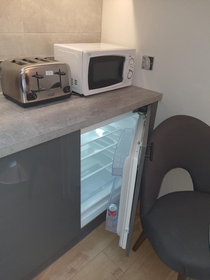 Large Bright With Kitchen Londra