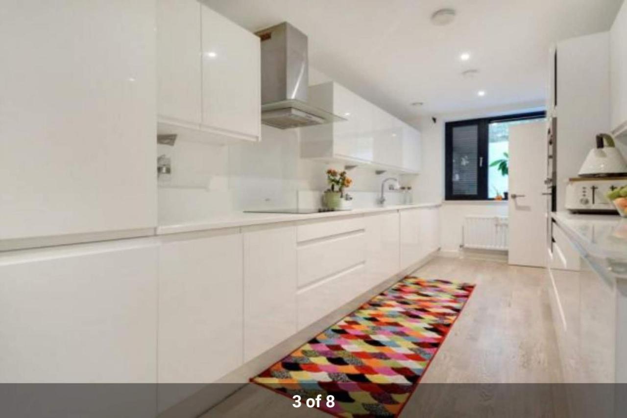 Cape House London: Spacious 4-bedroom Retreat With Garden Holiday home London