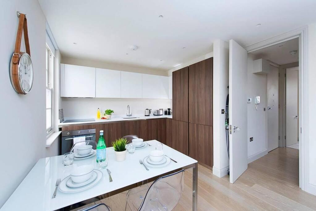 Recently Redecorated Spacious And Modern 1br Flat In West London