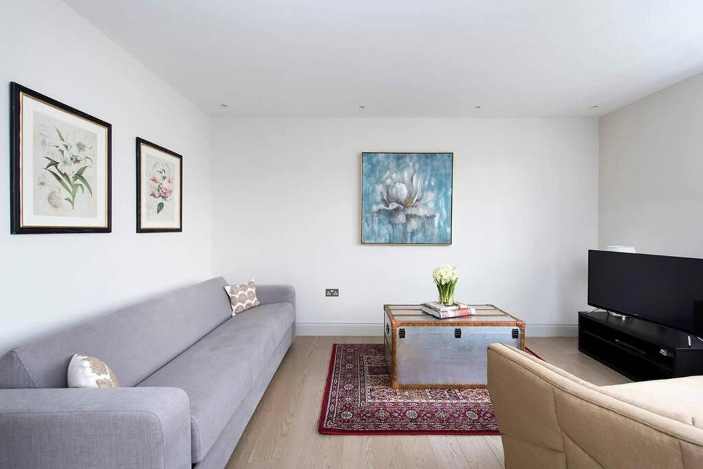 Apartment Recently Redecorated Spacious And Modern 1br Flat In West London