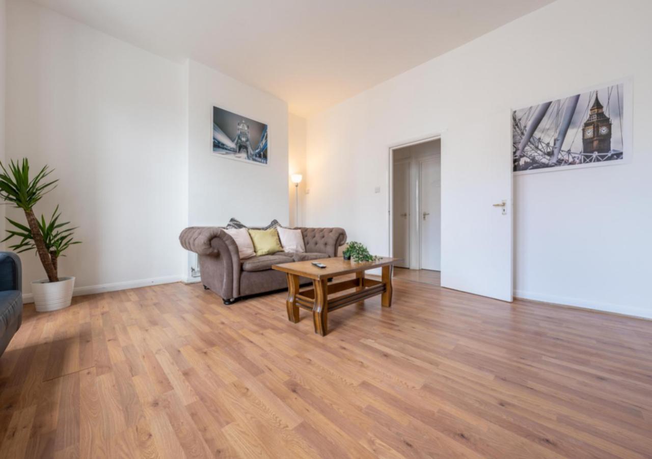 Spacious Cricklewood Sleeps 4 Leilighet *