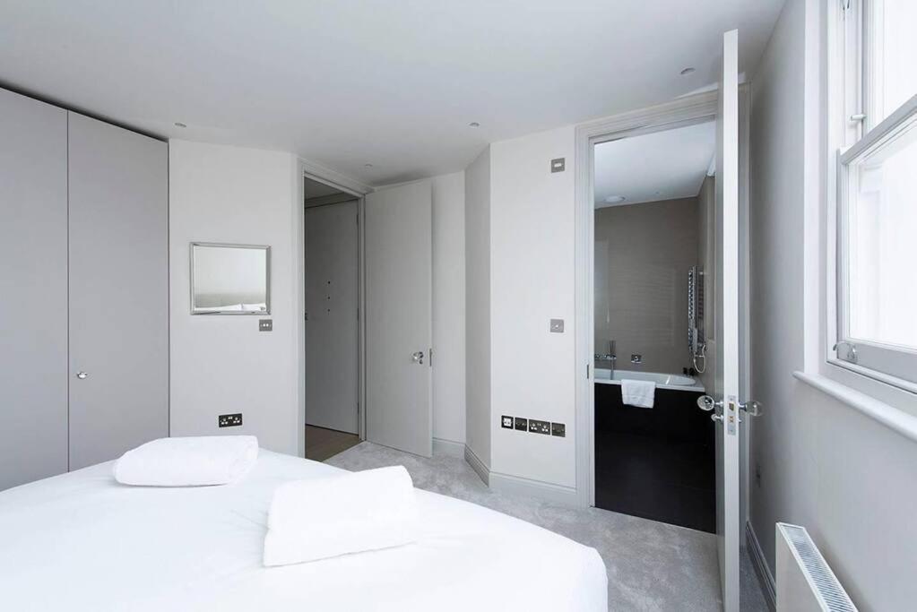 Apartment Recently Redecorated Spacious And Modern 1br Flat In West London