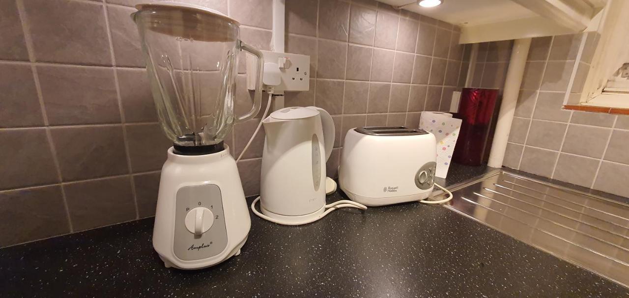 Nearby The Eye & Big Ben, 2 Large Double Bedrooms Gjestgiverier London