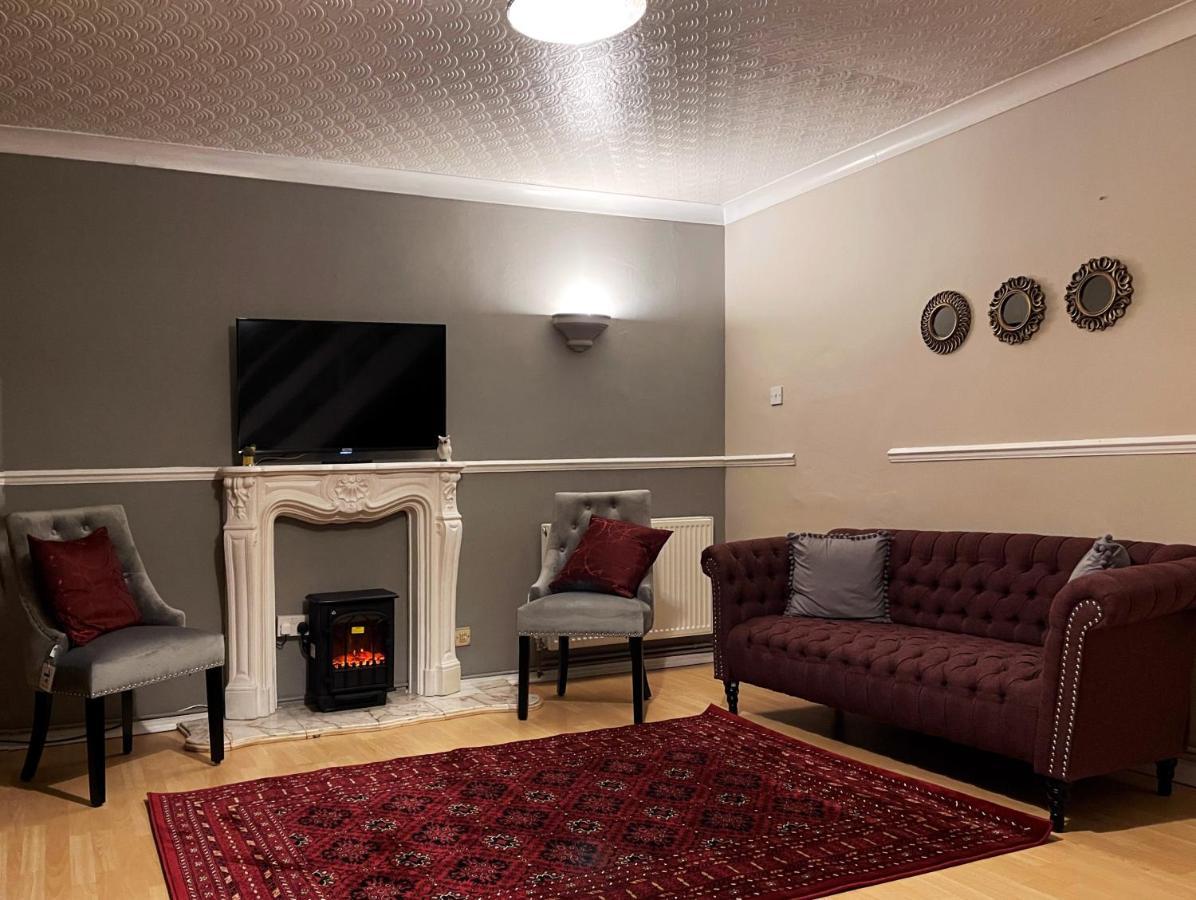 Vintage 3 Bedroom House Near Catford - 1 Double Bed, 3 Single Beds, Max 5 People Lejlighed