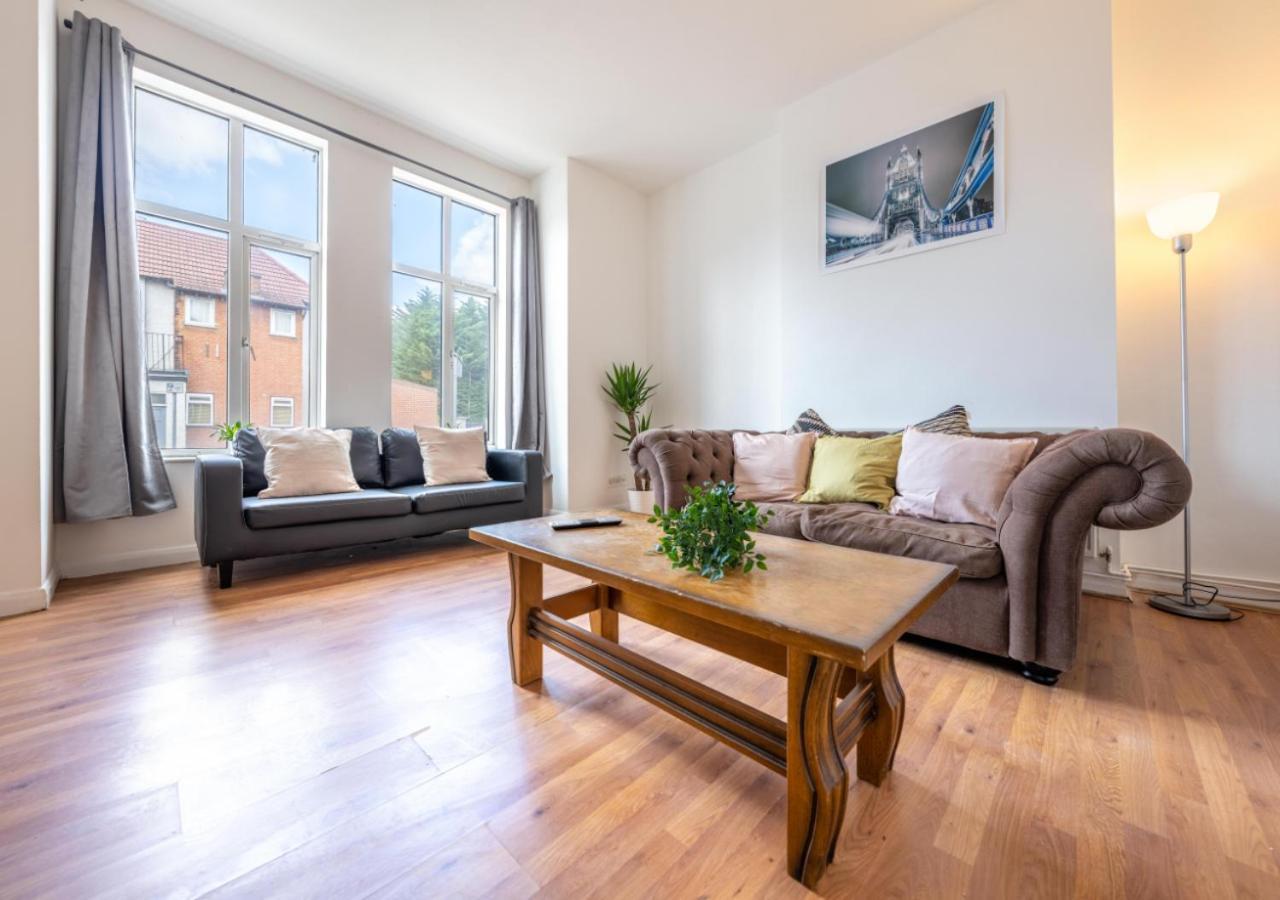 Spacious Cricklewood Sleeps 4 London