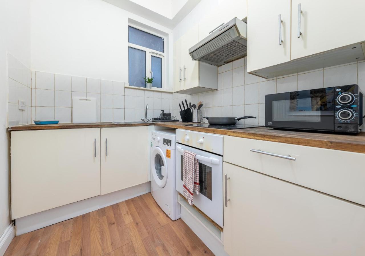 Spacious Cricklewood Sleeps 4 Apartment *