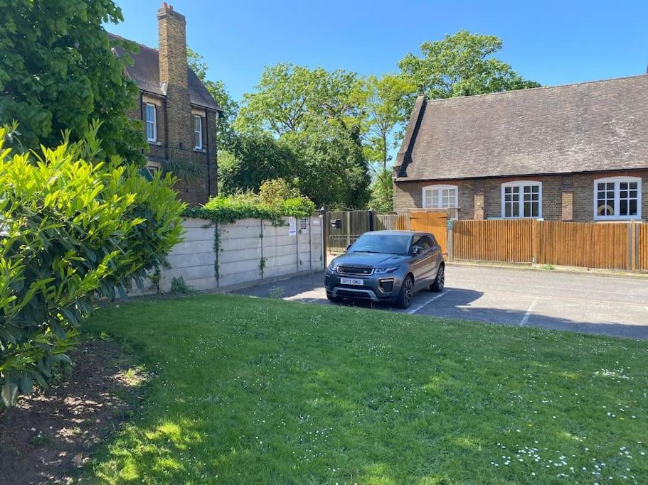 Lejlighed Modern Spacious 1 Bed With Free Parking In Trendy Inner Suburb 15 Mins Walk To Victoria Line Underground Then 20 Mins To Oxford Street 