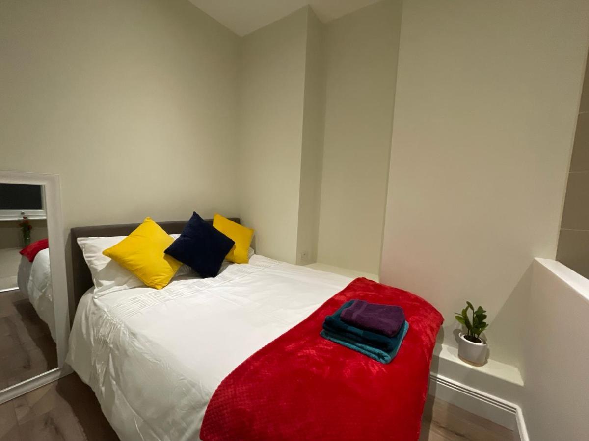 Apartment Modern & Elegant Central Two Minutes From Train Station