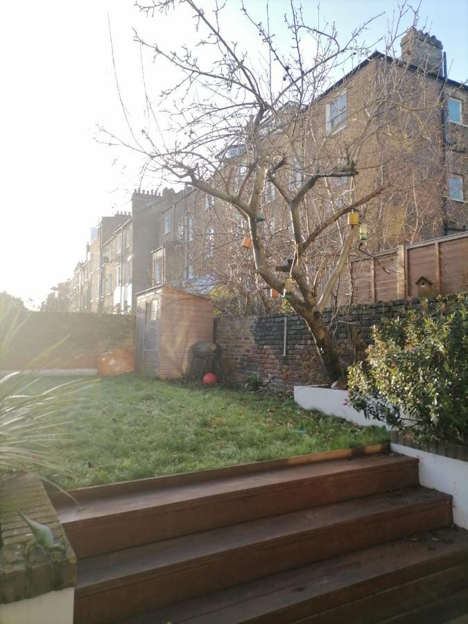 Garden 20 Min Walk From Camden Town & Kings Cross St Pancras Privatunterkunft