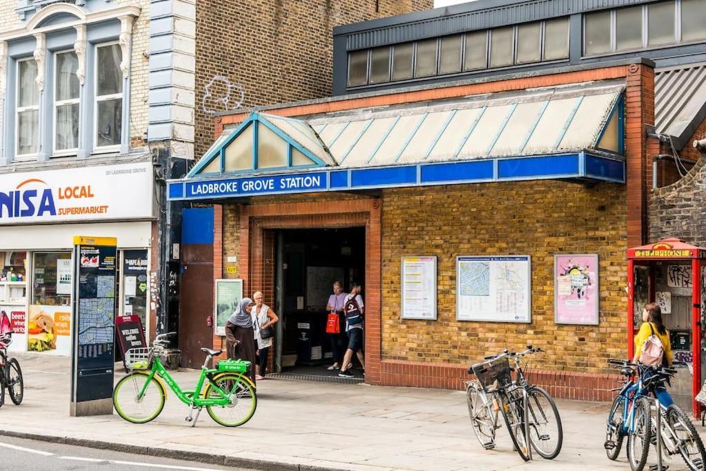 Lägenhet 2-bed 2-bath Flat Around The Corner From Portobello Market *