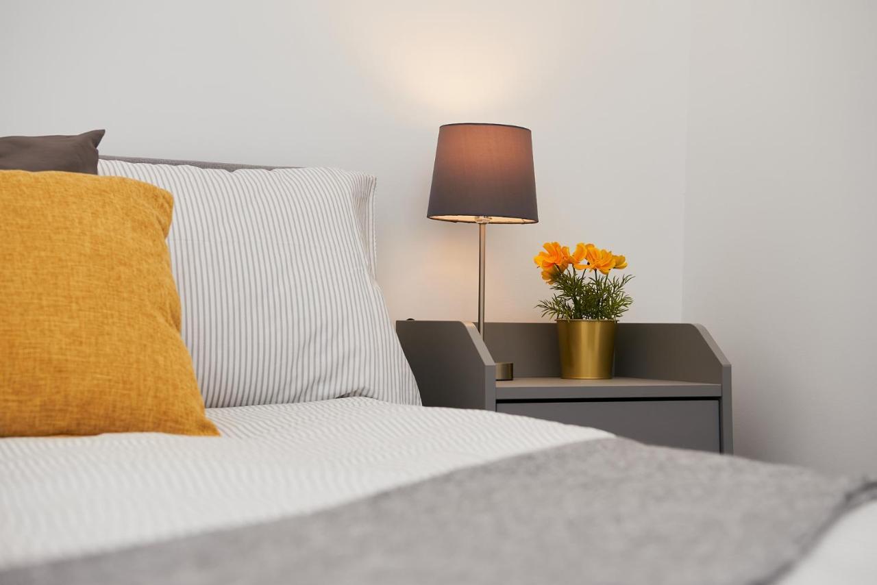 Lägenhet High Spec 2 Bed W/parking Available London