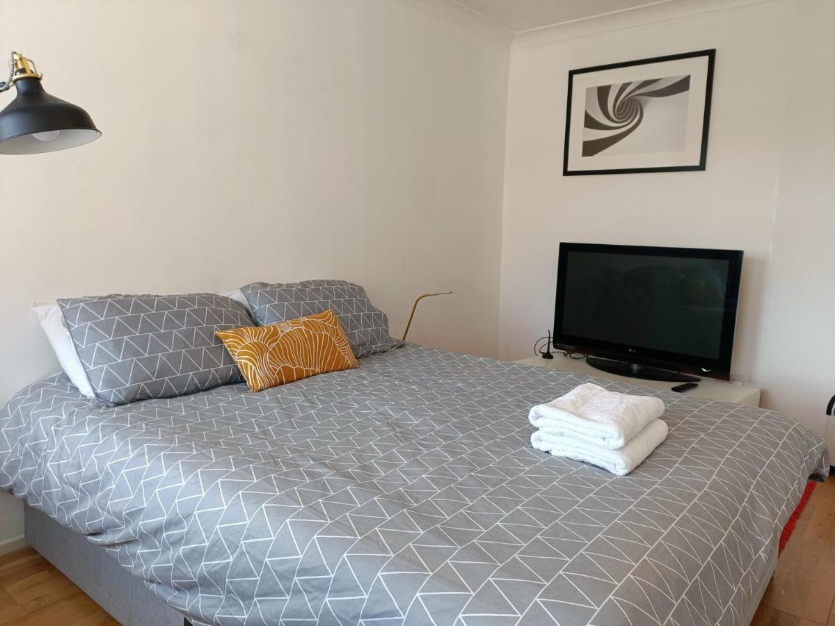 2 Bed Functional House Close To Manor Park Train Station London