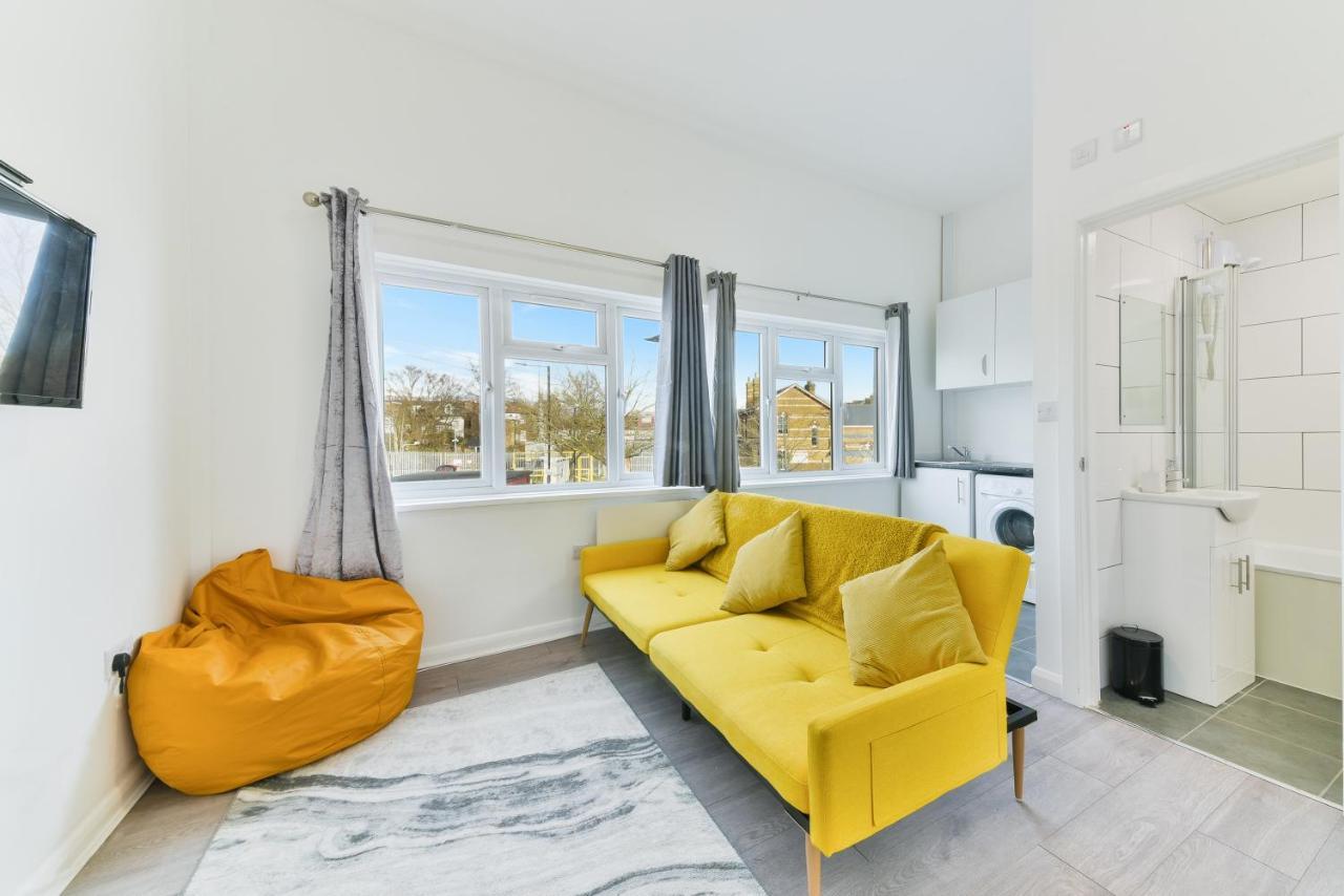 Apartment Amazing 1-bed Flat 20 Mins Into Victoria *
