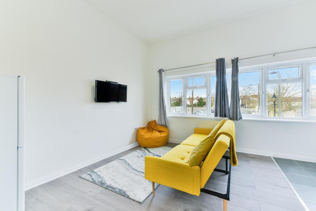 Apartment Amazing 1-bed Flat 20 Mins Into Victoria