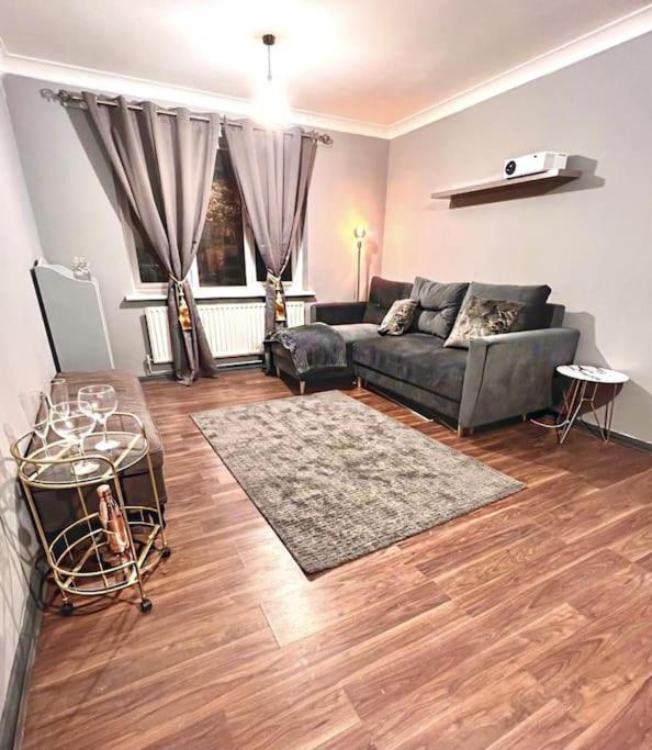 Lägenhet Lovely, Two Bedroom Central Location London