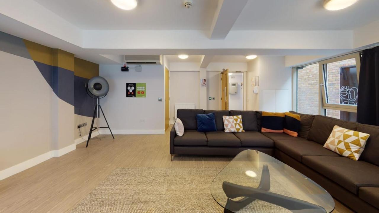 For Students Only Contemporary At Iq Hoxton In Lejlighed