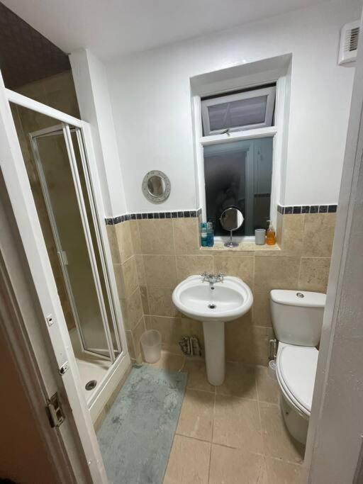 Leilighet 3 Double Bedroomed Flat, Acton. London, Uk