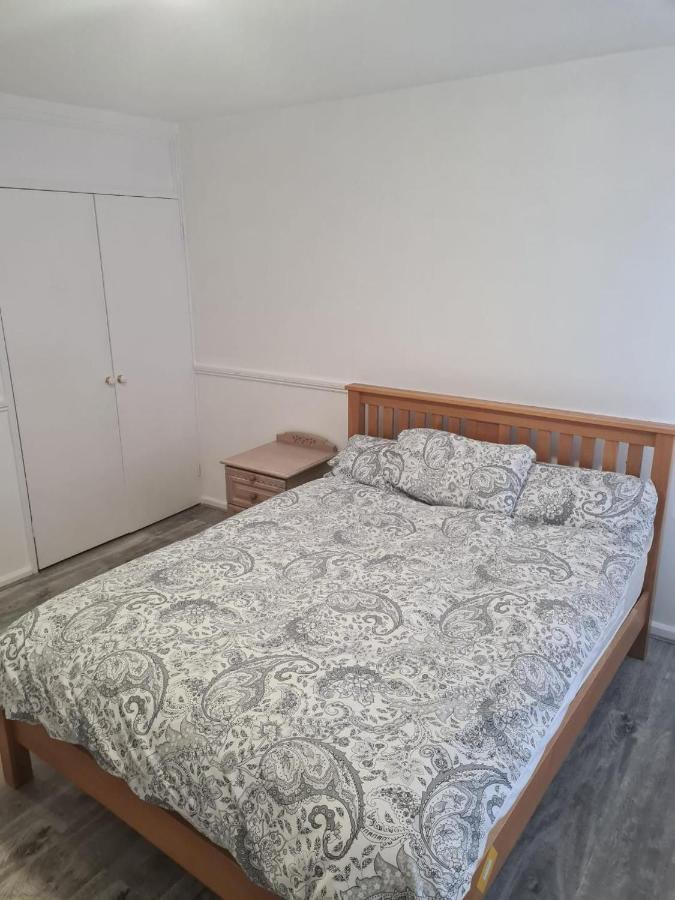 Luxury House, 4 Bedrooms Fully Furnished Londen