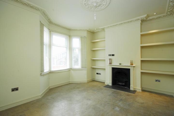 Spacious 4br, 2ba Holiday home London