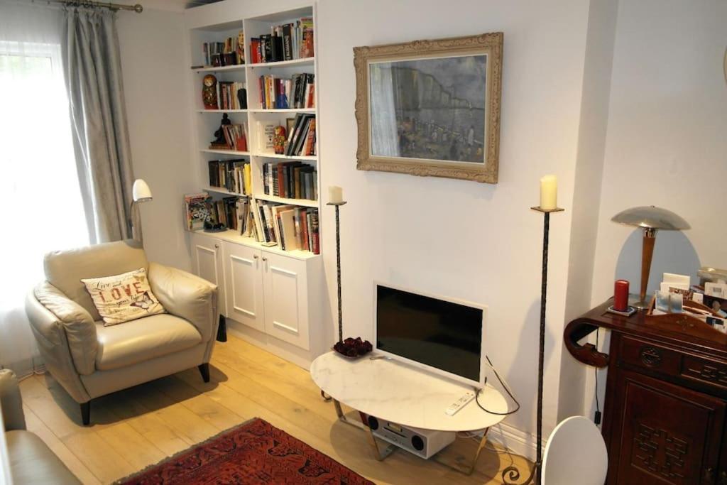 Lägenhet 2 Bed Flat Near Westfield, West *