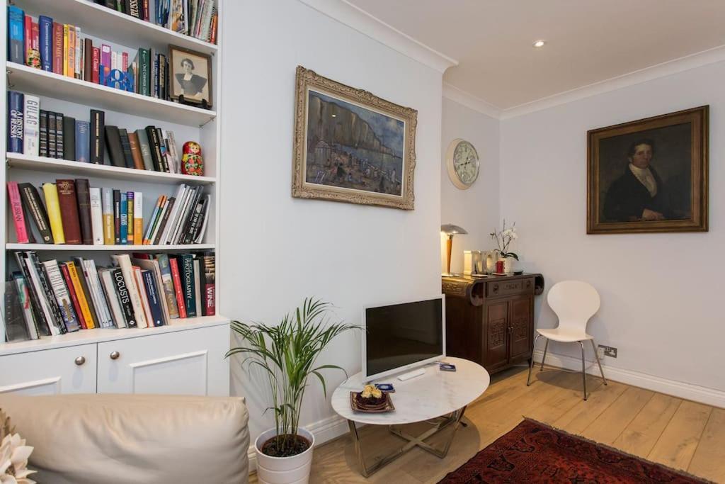 2 Bed Flat Near Westfield, West Lägenhet London