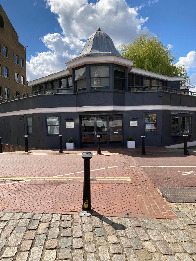 Entire Boat At St Katherine Docks 2 Available Select Using Options Botel