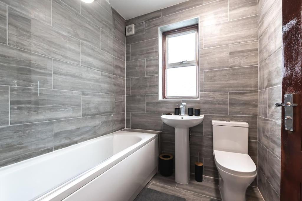 Morganite - 3 Bedroom House * London