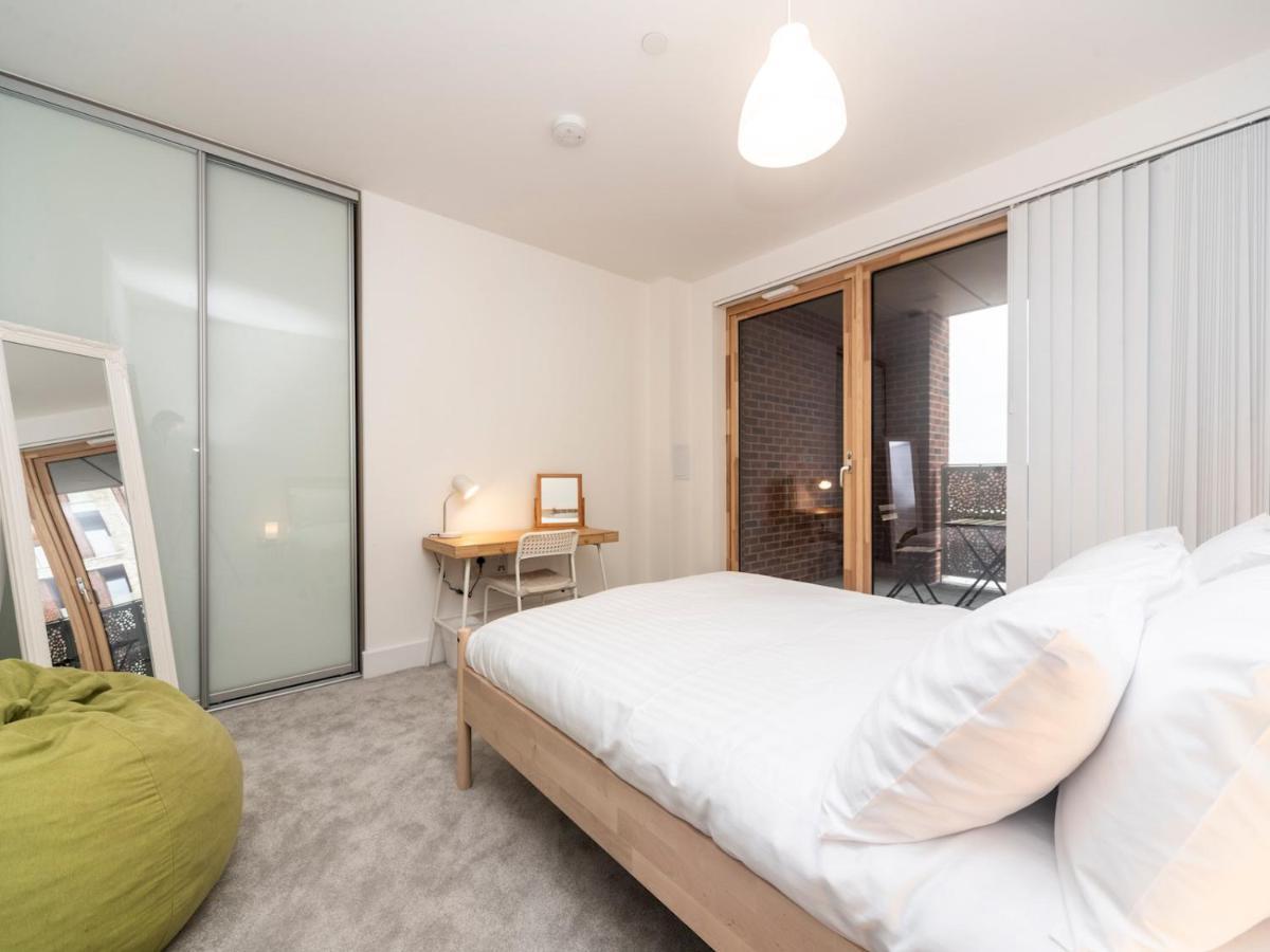 Pass The Keys Spacious Bright Flat 20 Mins To * London