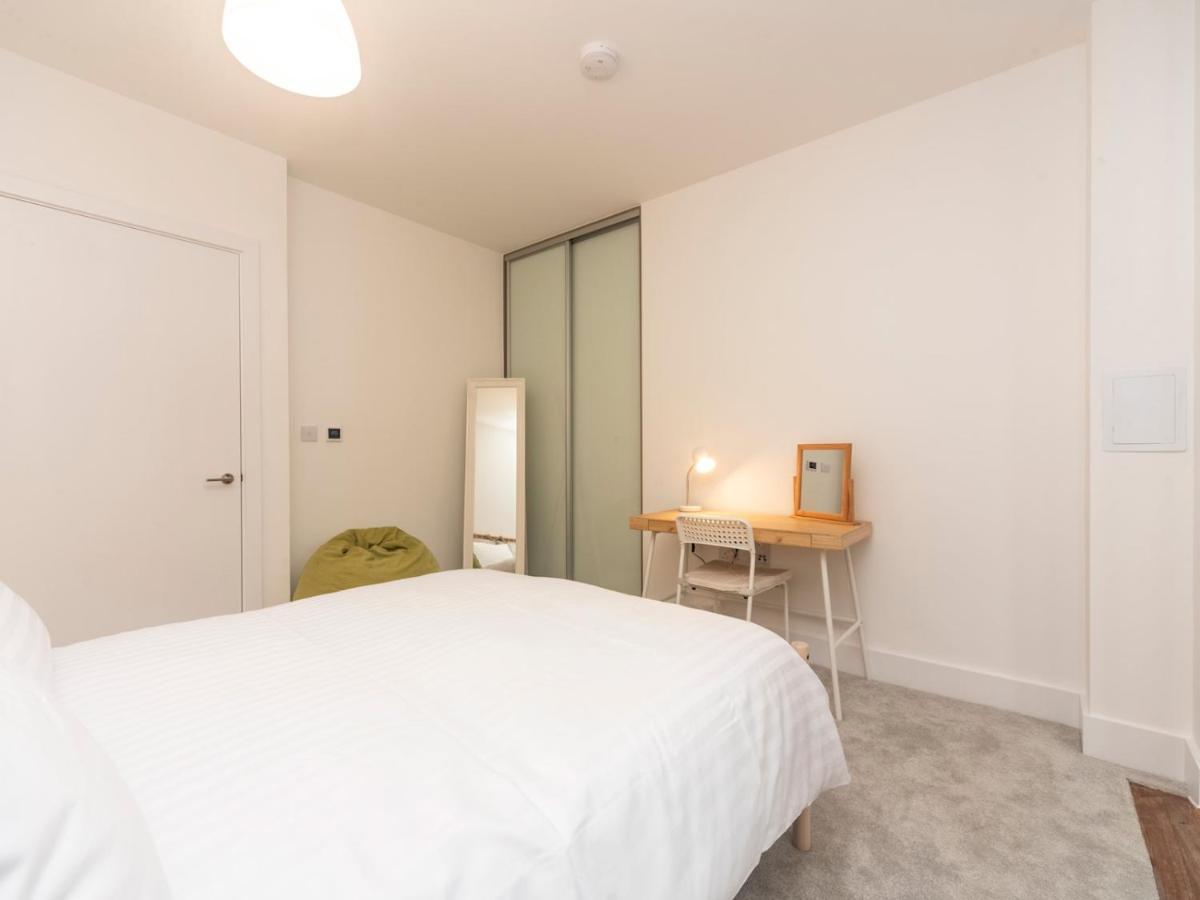 Pass The Keys Spacious Bright Flat 20 Mins To Apartment London