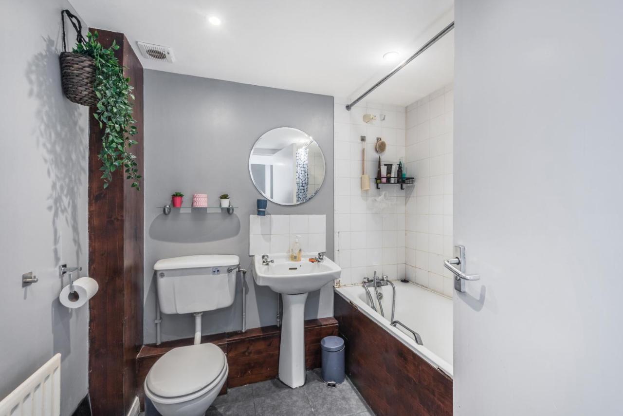 Ferienhaus Spacious 4 Bed House Near Greenwich
