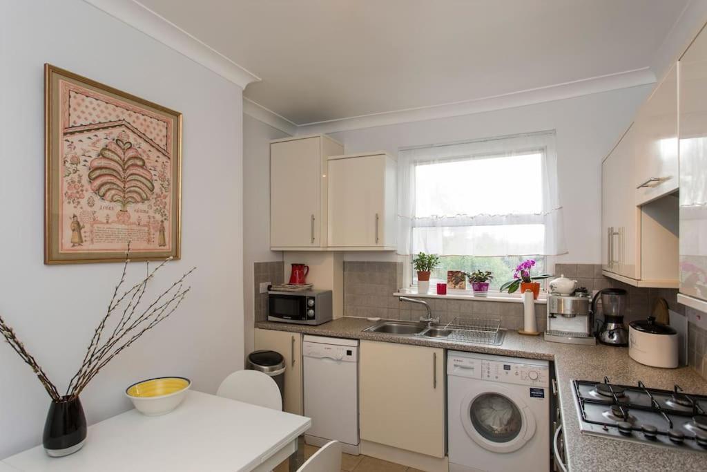 Lägenhet 2 Bed Flat Near Westfield, West