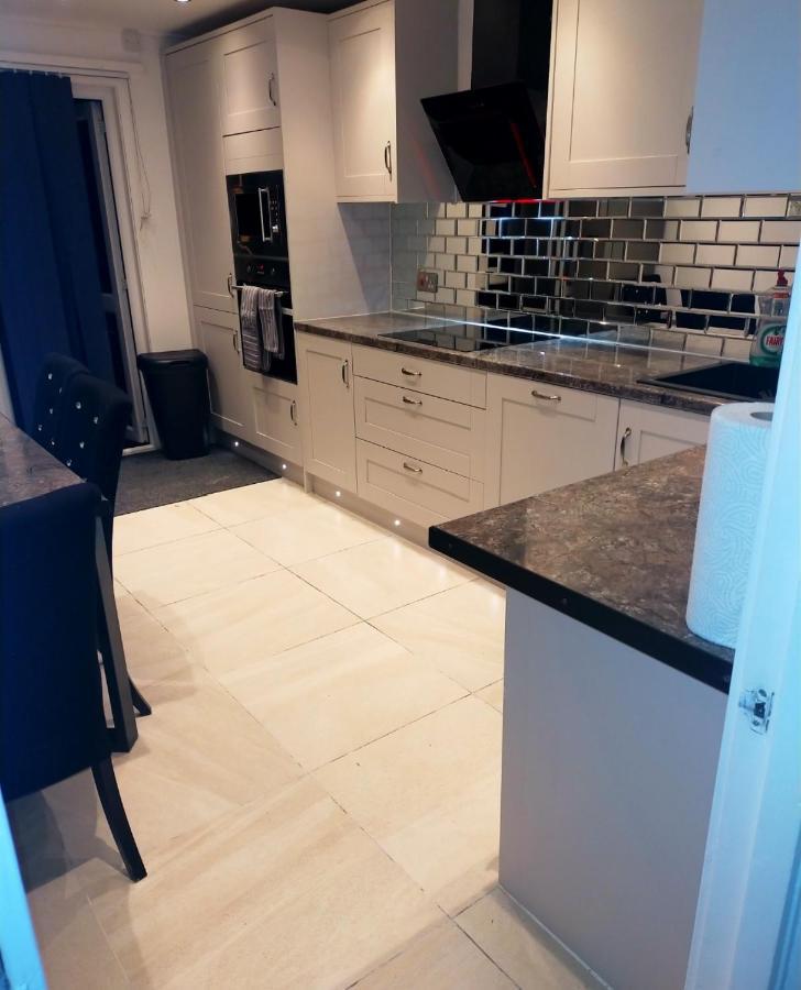 Impeccable 2-bed House * Londra