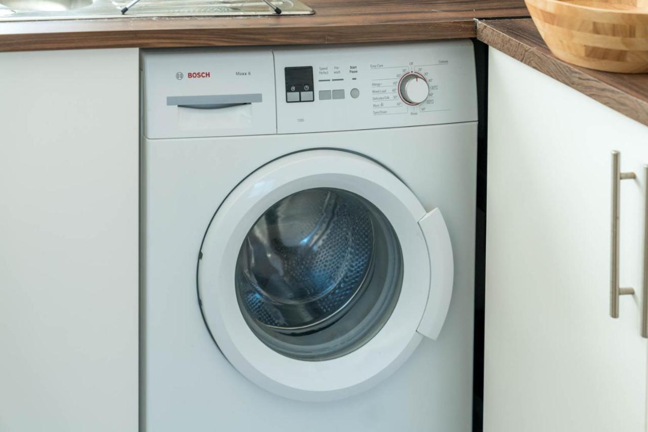 2 Bedroom Flat Near Excel Apartment
