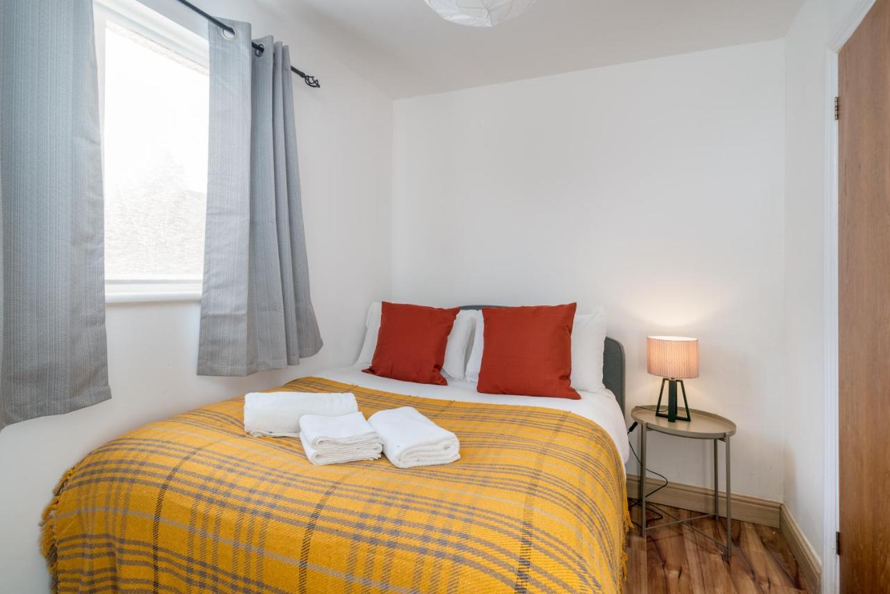 2 Bedroom Flat Near Excel Apartment London