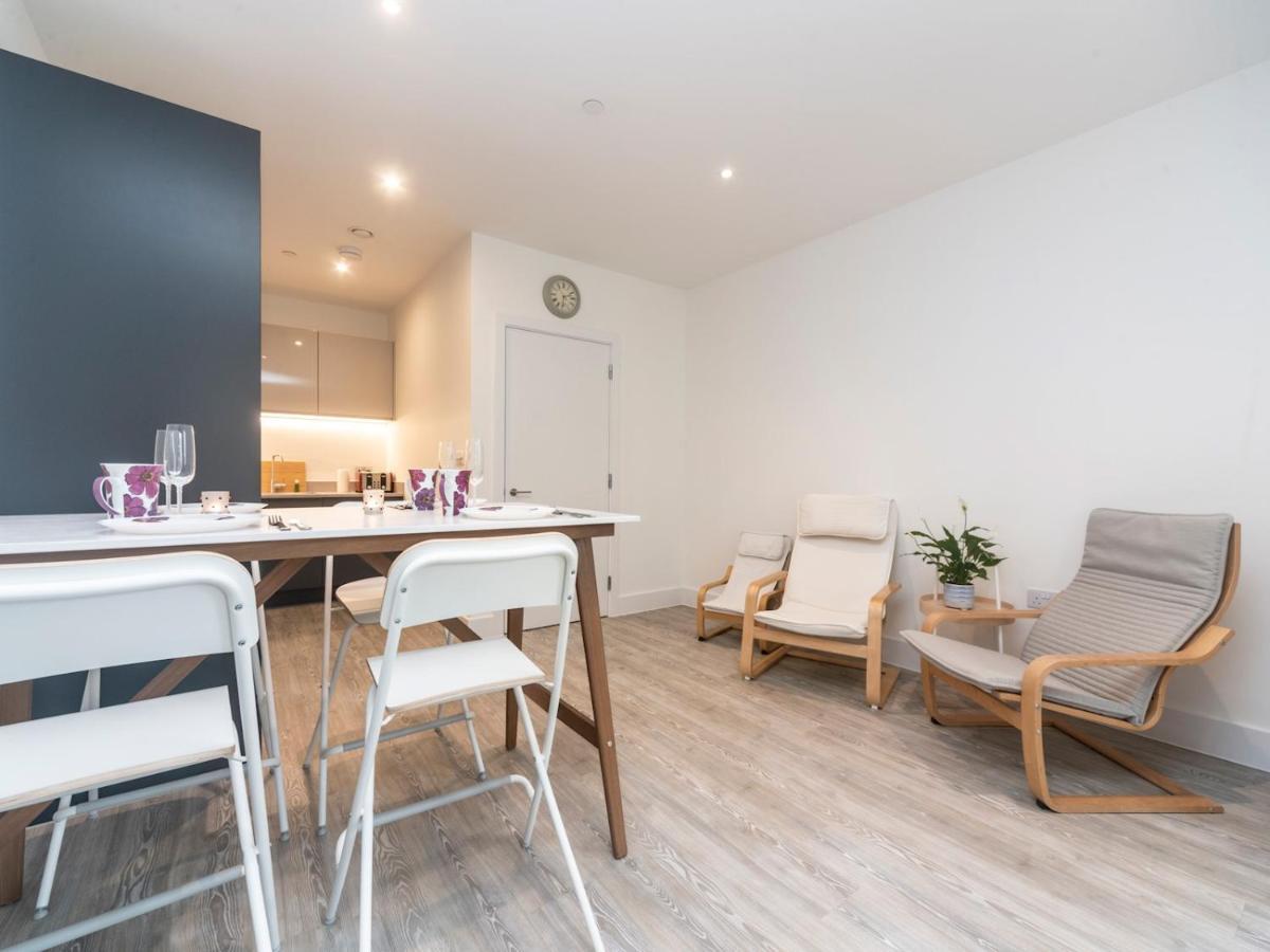 Pass The Keys Spacious Bright Flat 20 Mins To Apartment London