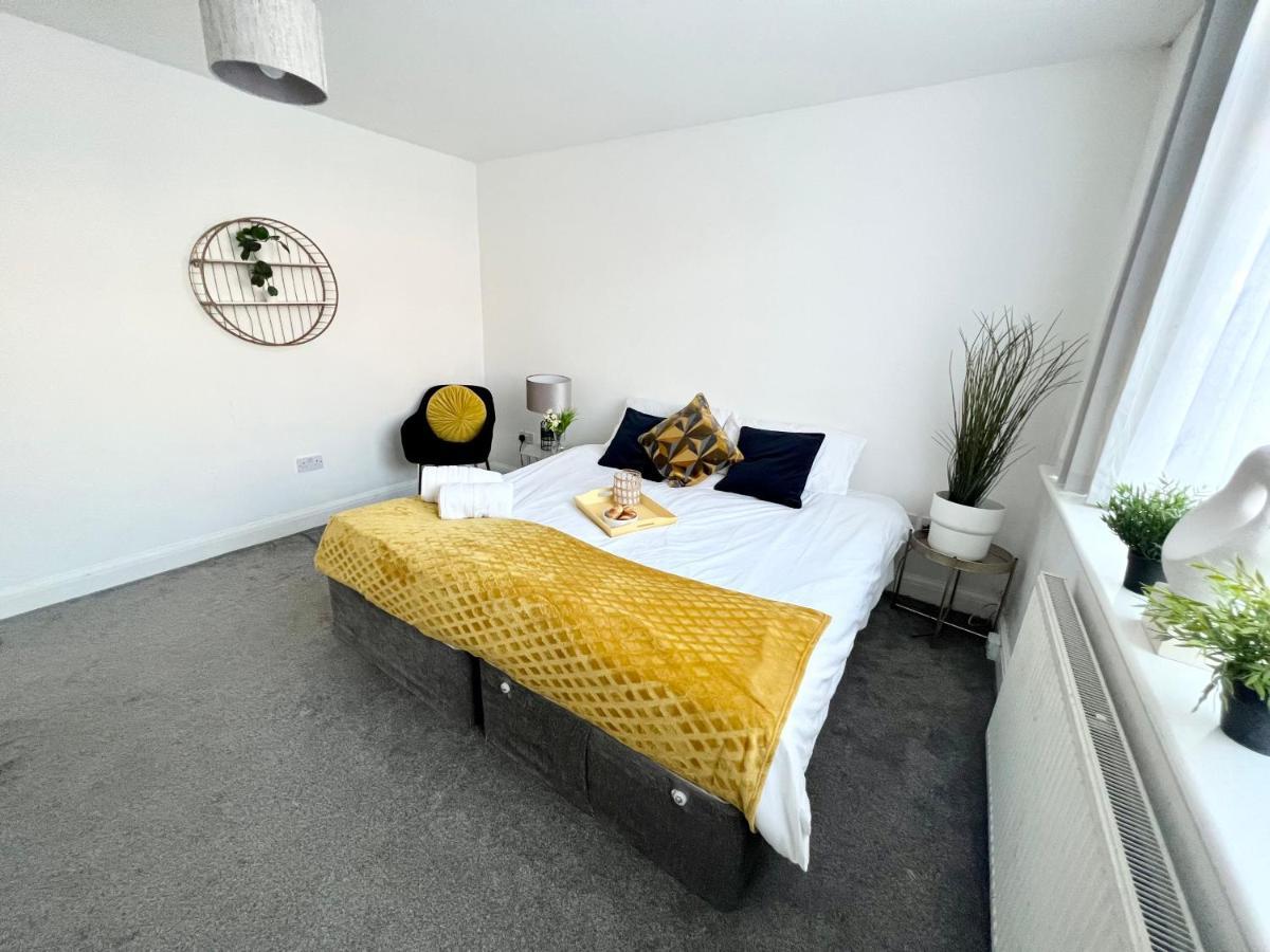 Vakantiehuis 3 Cosy Homes Walking Distance To Mall With Parking Available To Book Separately 3 Bed House Or 1 Bed Or Londen