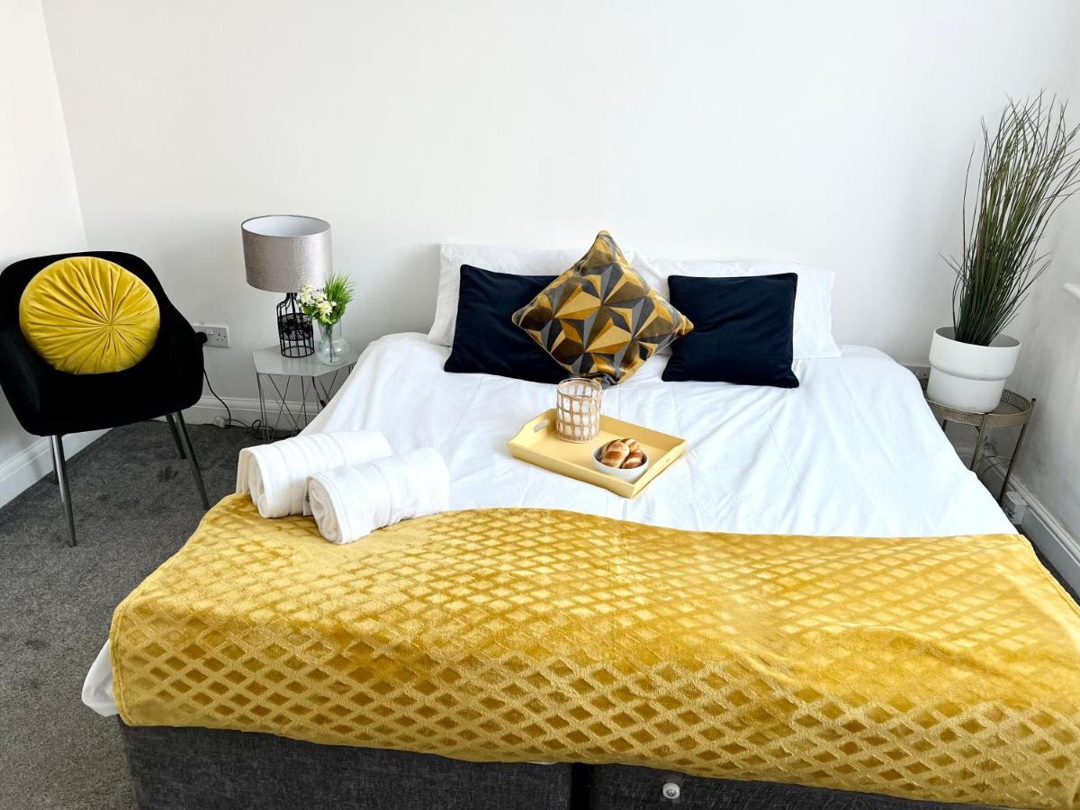 Vakantiehuis 3 Cosy Homes Walking Distance To Mall With Parking Available To Book Separately 3 Bed House Or 1 Bed Or *