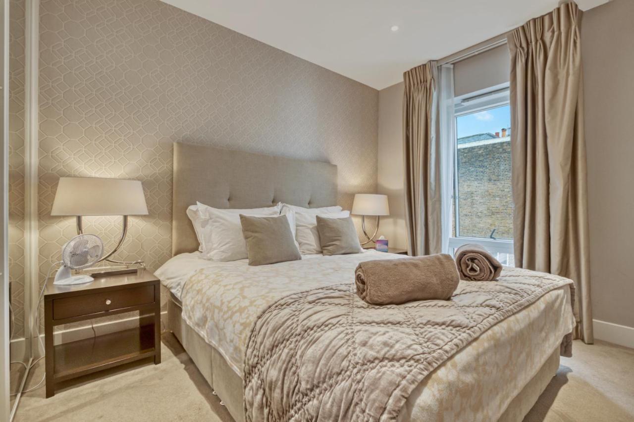 Modern 2 Bedroom & 2 Bathroom In Fulham Lägenhet London