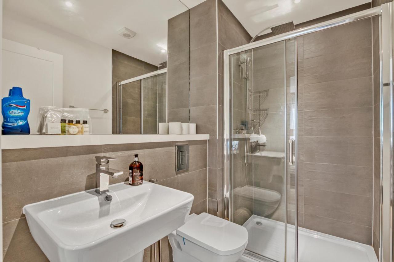 Modern 2 Bedroom & 2 Bathroom In Fulham Lägenhet *
