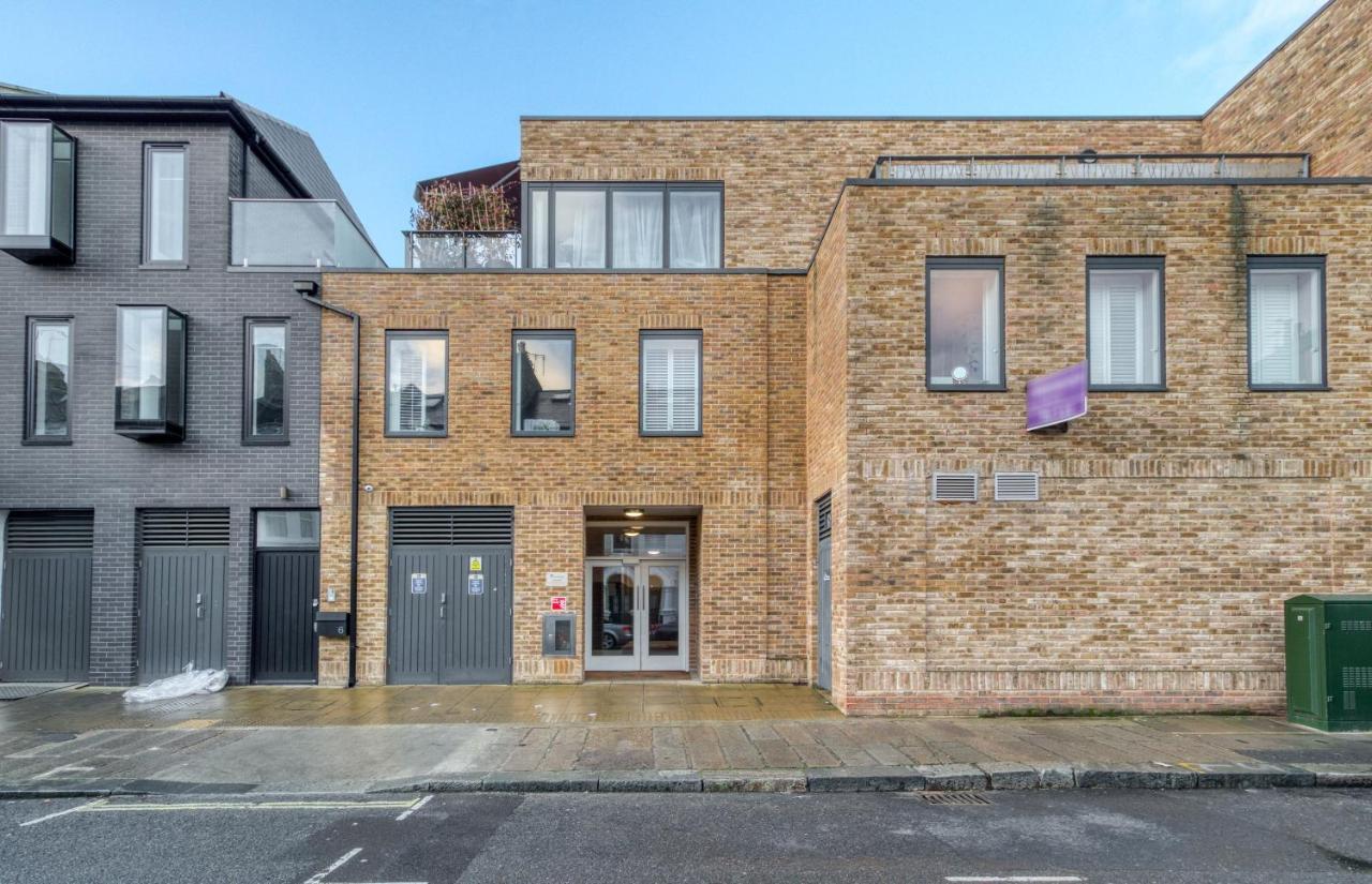 Modern 2 Bedroom & 2 Bathroom In Fulham Lägenhet