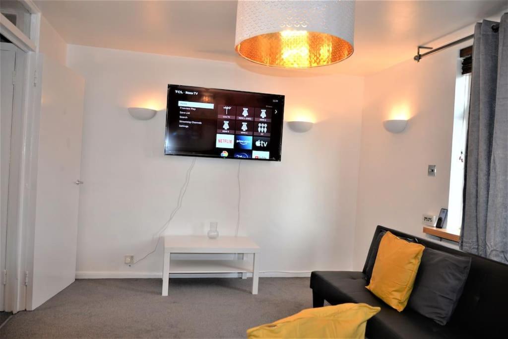 Zone 2, 2 Bedroom House * Londen