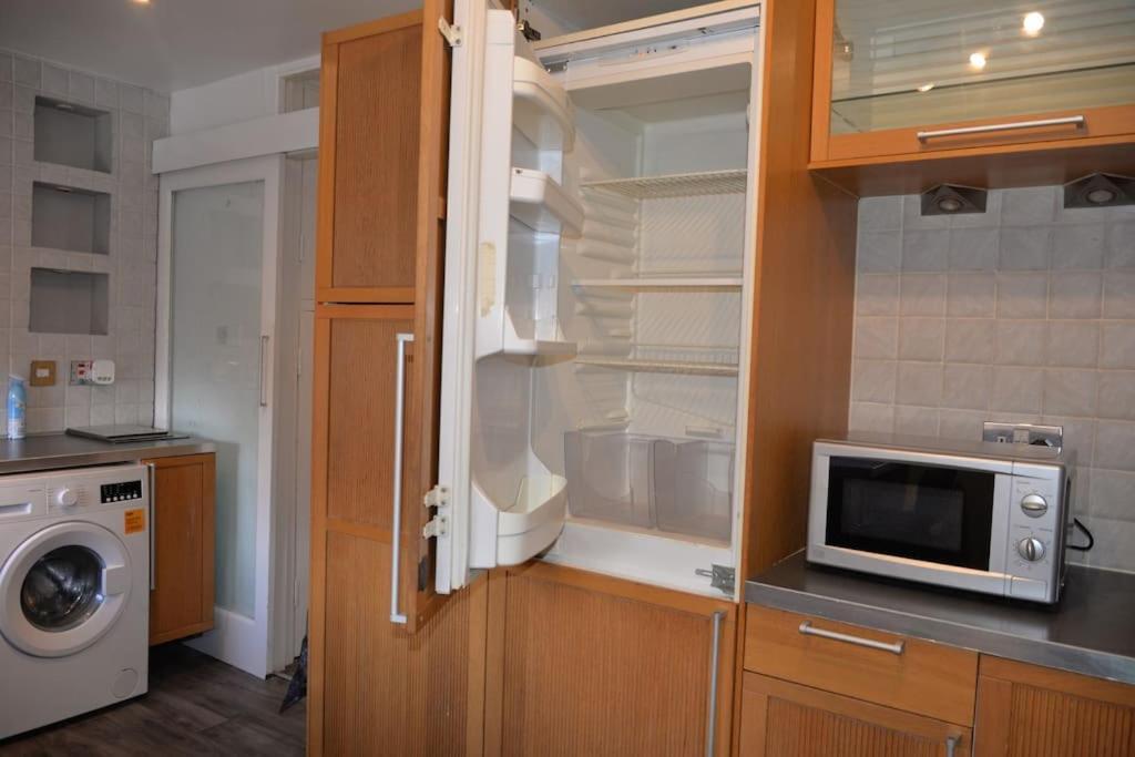 Zone 2, 2 Bedroom House * Londen