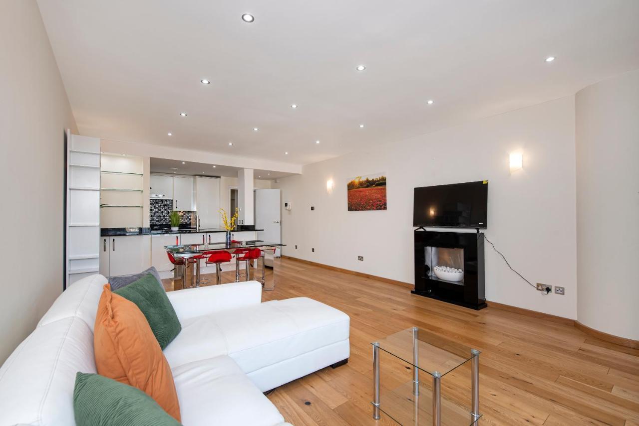 And Spacious 2 Bed * Londra