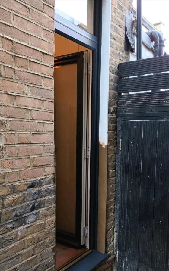 With Luxury Private Bathroom & Independent Entrance Near Tube Maison d'hôtes Londres