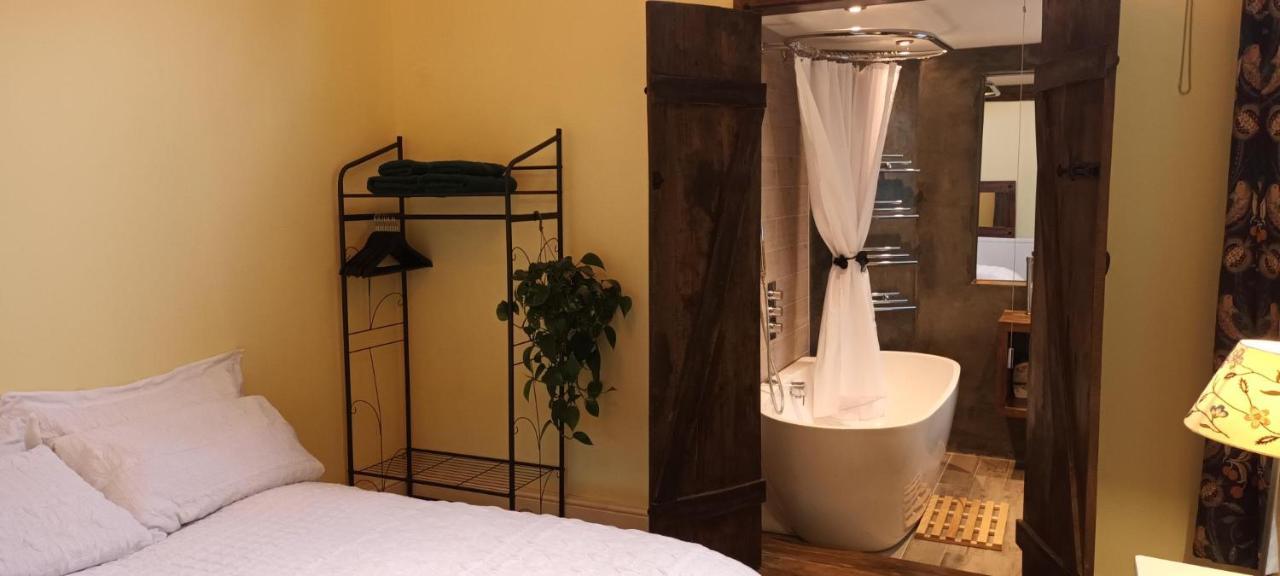 Maison d'hôtes With Luxury Private Bathroom & Independent Entrance Near Tube *