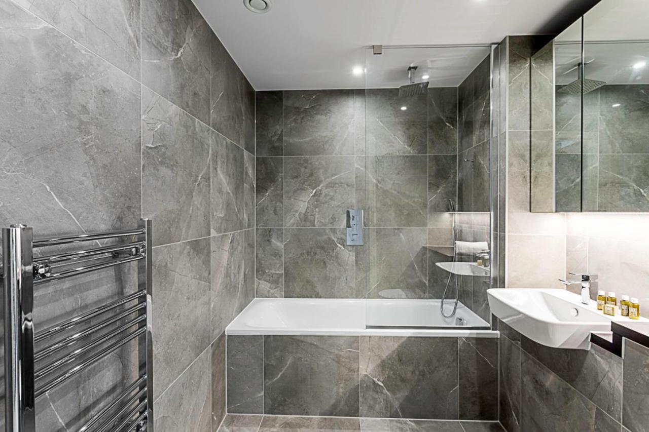 Beautiful 2 Bed Icon Tower Flat 5 * Londres